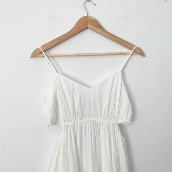 And now this cut out maxi dress - Picture 3 of 6